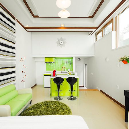Sea & Pine Pension Namhae Exteriör bild