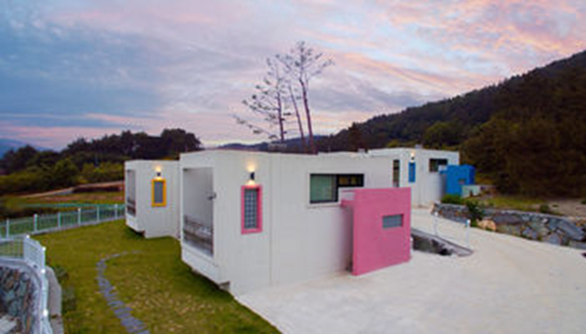 Sea & Pine Pension Namhae Exteriör bild